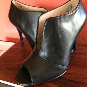 Nine West Black Leather Heels Size 6.5 Medium